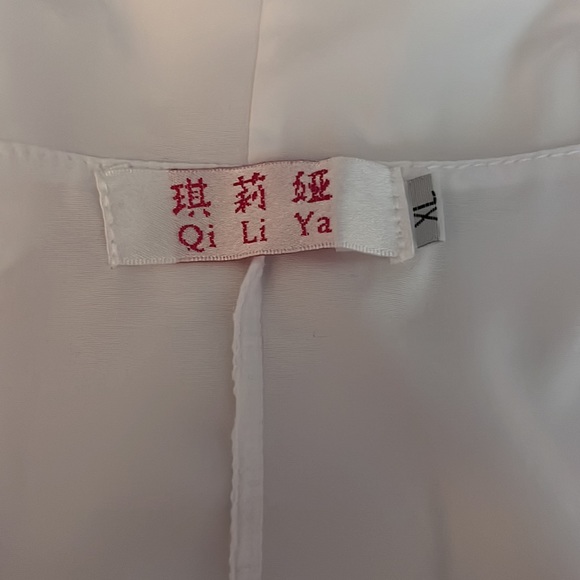 SOLD - White Ruffle Front Pearl Button Down Blouse Size XL (Check Measurements) - Picture 5 of 5